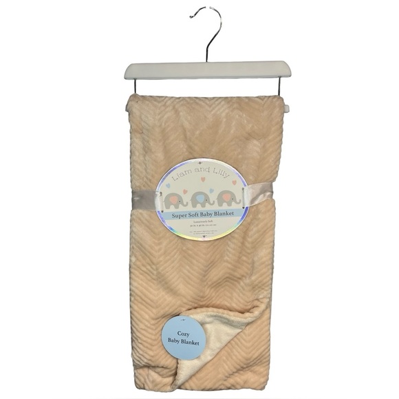 NWT Liam and Lilly Super Soft Chevron Baby Blanket in Cream - Picture 1 of 3